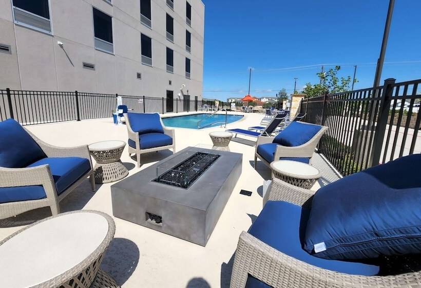 Отель La Quinta Inn & Suites By Wyndham Pflugerville