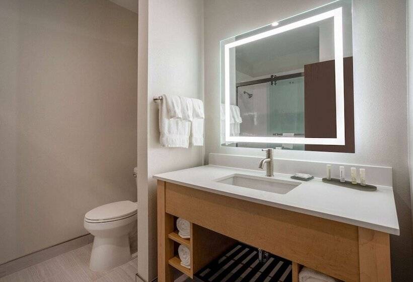 Отель La Quinta Inn & Suites By Wyndham Pflugerville