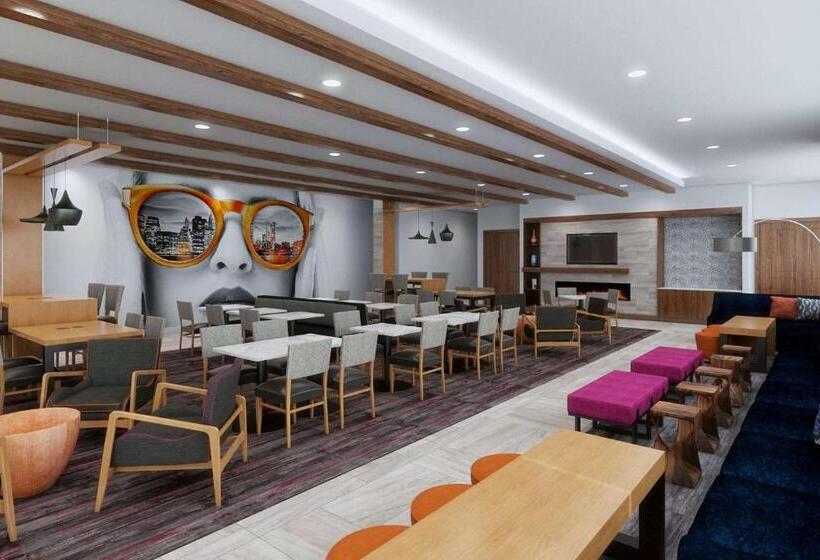 Отель La Quinta Inn & Suites By Wyndham Pflugerville