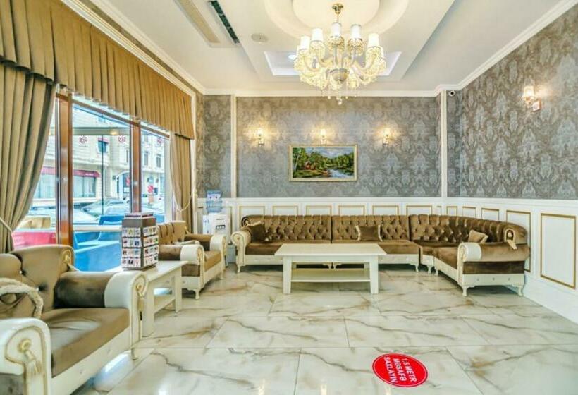 Mensen Hotel Baku