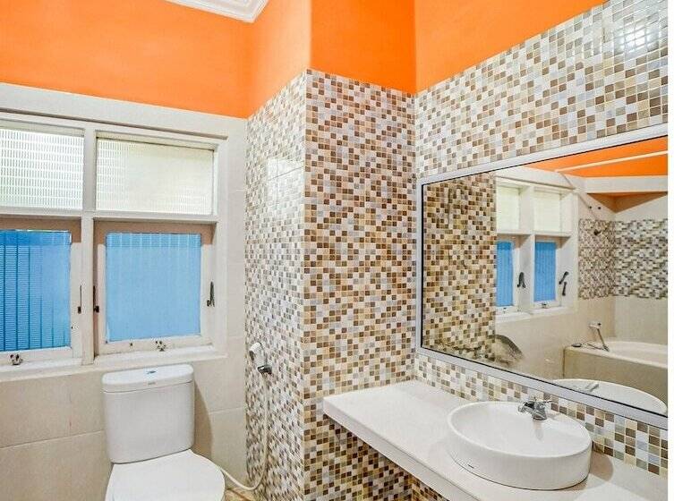 בית מלון כפרי Oyo 90980 Al Karim Syariah