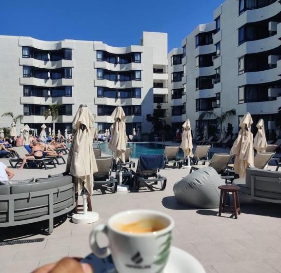 Luxury Apartment With Pool View