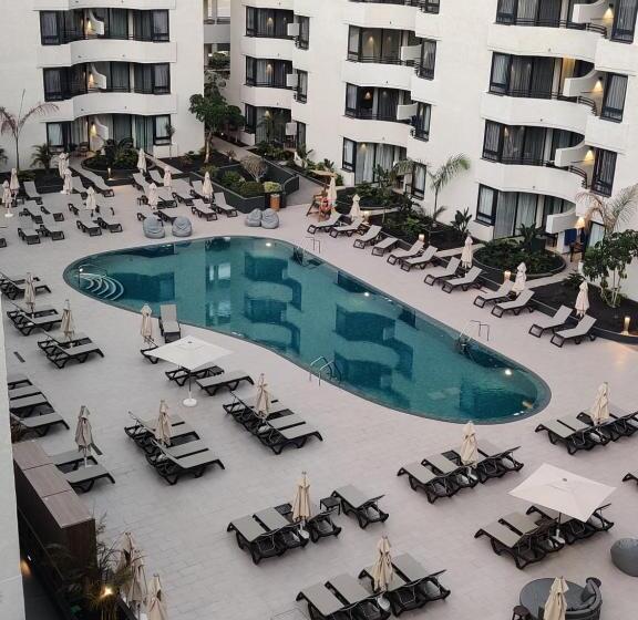 Luxury Apartment With Pool View