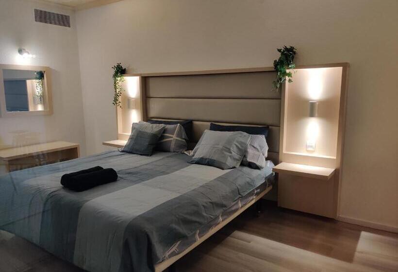 Luxury Apartment With Pool View