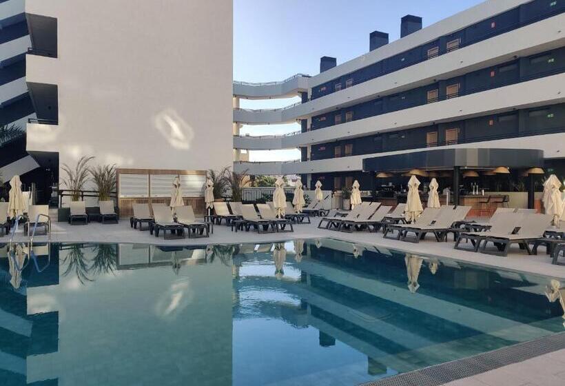 Luxury Apartment With Pool View