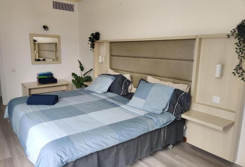 Luxury Apartment With Pool View