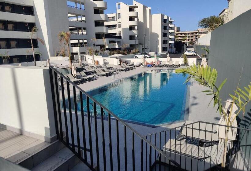 Luxury Apartment With Pool View