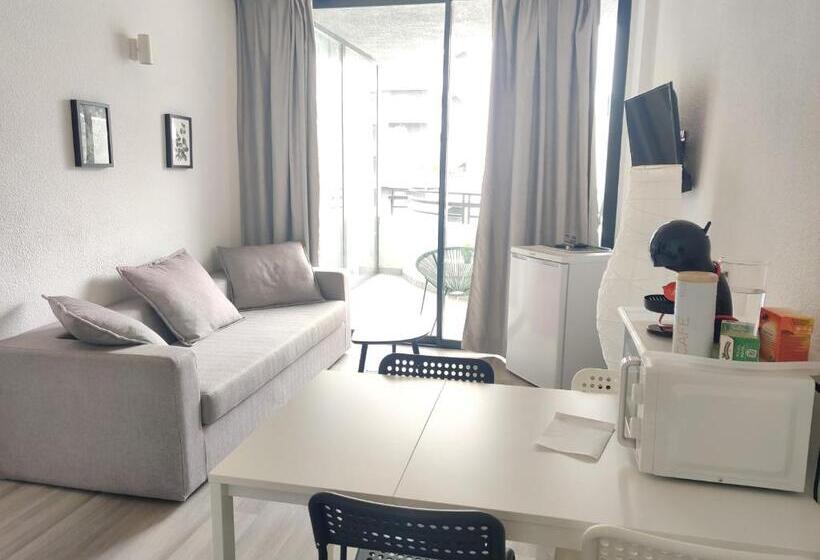 Luxury Apartment With Pool View