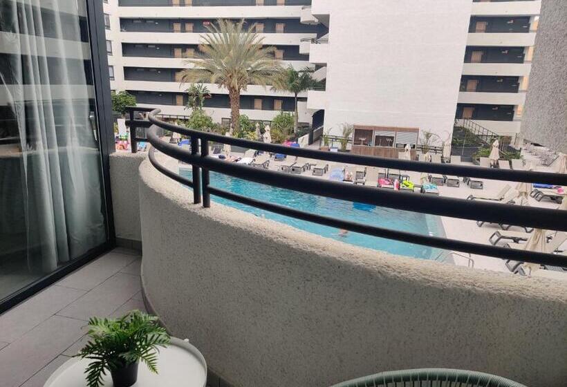 Luxury Apartment With Pool View