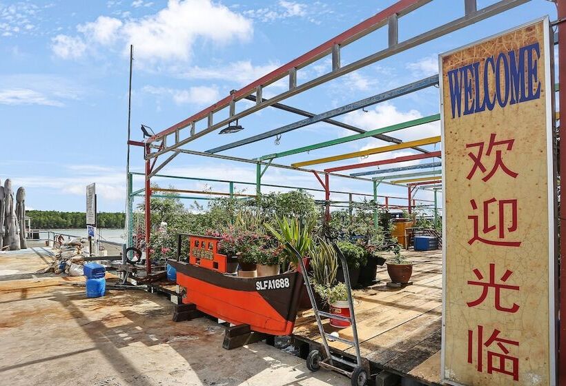 Oyo 90474 Skycity Motel