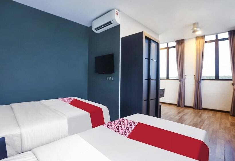 Oyo 90474 Skycity Motel