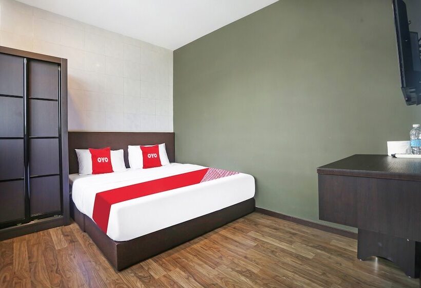 Oyo 90474 Skycity Motel