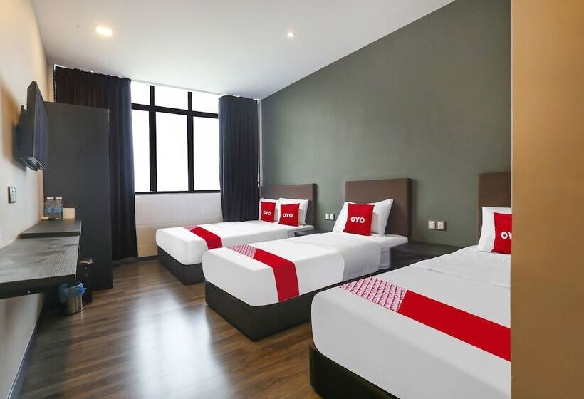 Oyo 90474 Skycity Motel