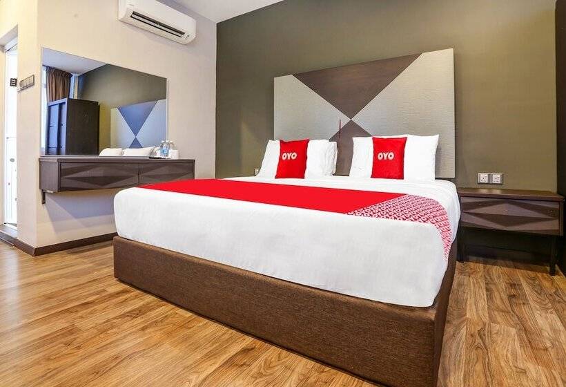 Oyo 90474 Skycity Motel