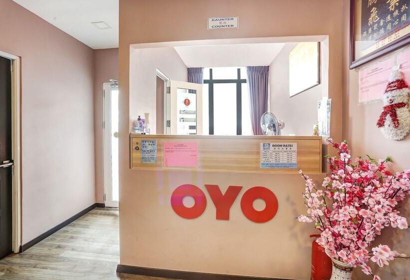 Oyo 90474 Skycity Motel