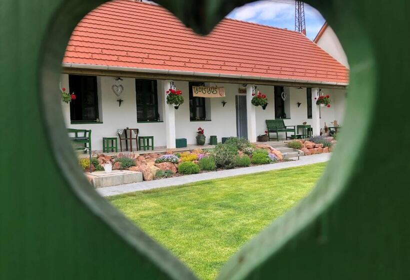 بنسيون Ladislaus Schnaps Haus Falusi Vendégház