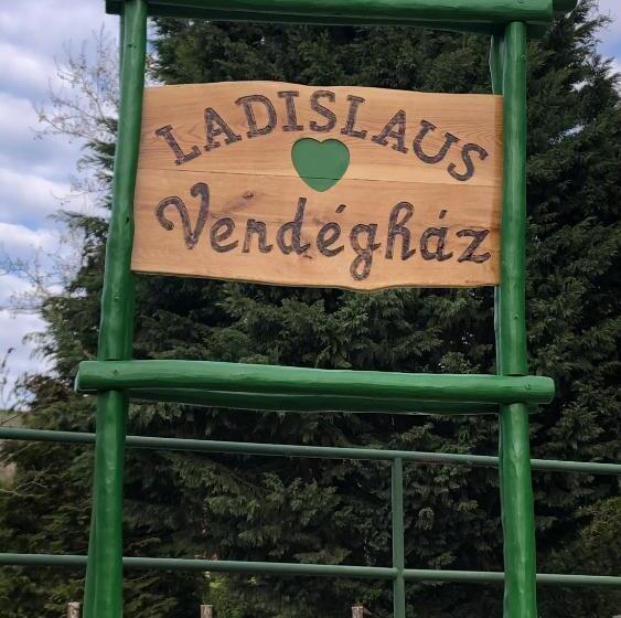 펜션 Ladislaus Schnaps Haus Falusi Vendégház