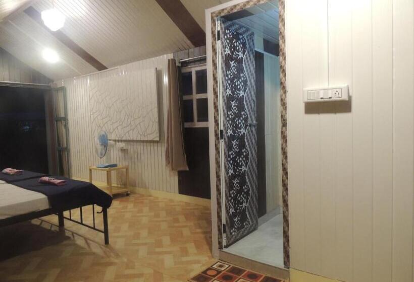 פנסיון Room In Farmhouse   Dandeli   Aura Jungle Stay