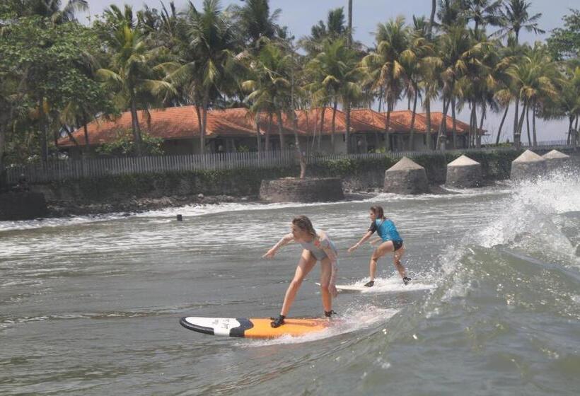 Surfers Villa And Resorts Medewi