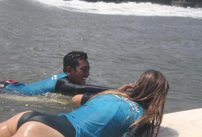 Surfers Villa And Resorts Medewi