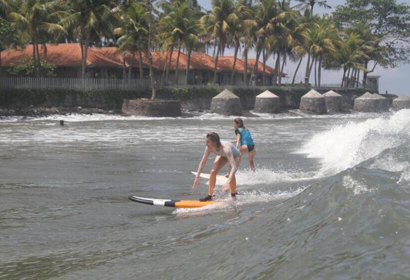 Surfers Villa And Resorts Medewi