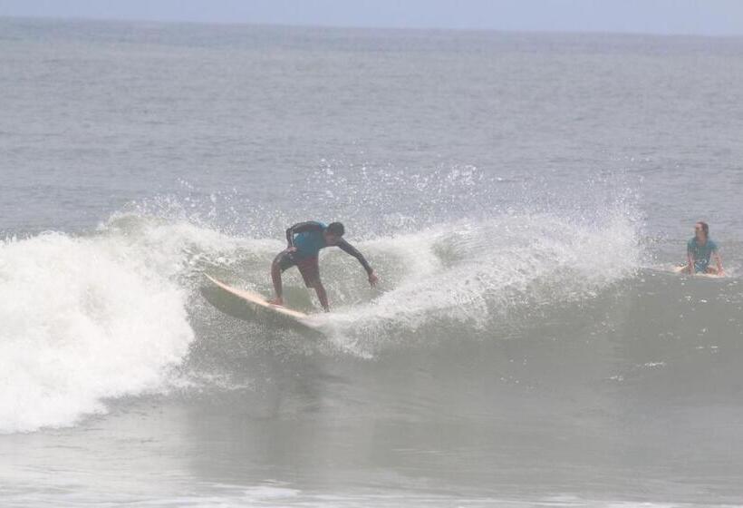 Surfers Villa And Resorts Medewi