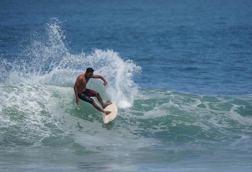 Surfers Villa And Resorts Medewi