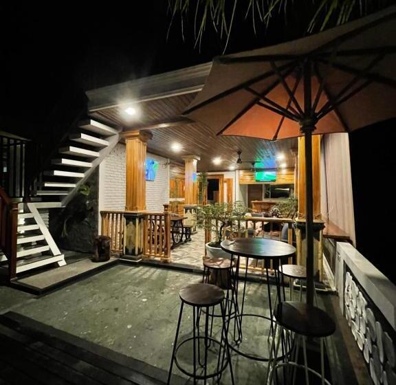 Surfers Villa And Resorts Medewi