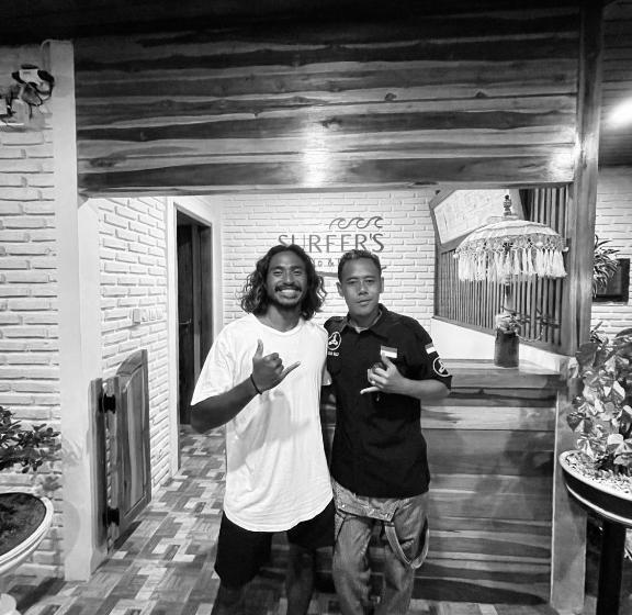 Surfers Villa And Resorts Medewi