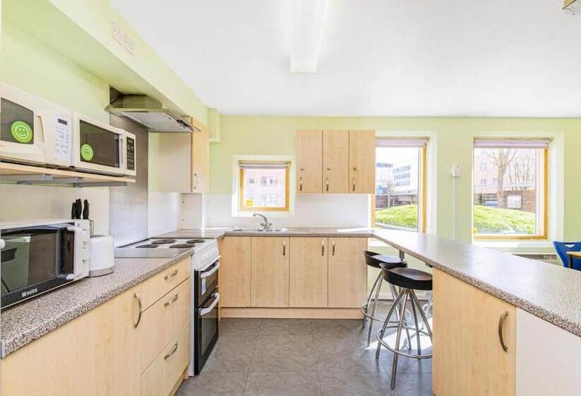 Vibrant Ensuite Rooms Hatfield Hostel