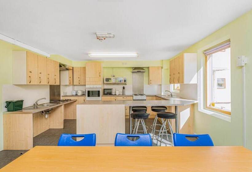 Vibrant Ensuite Rooms Hatfield Hostel