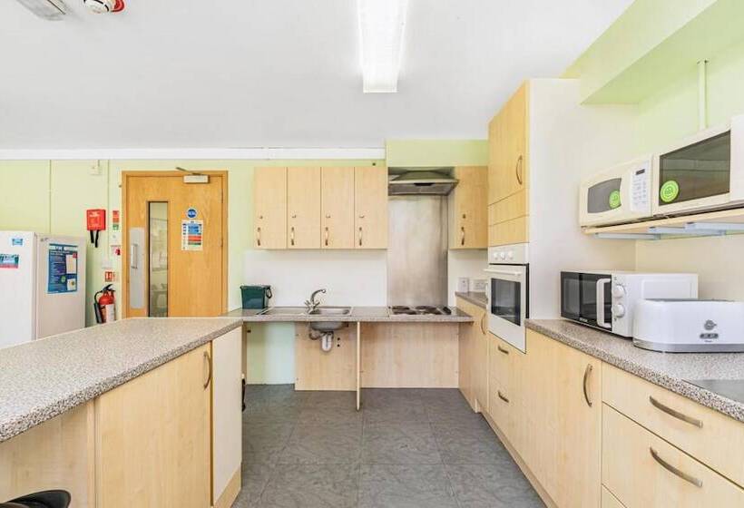 Vibrant Ensuite Rooms Hatfield Hostel