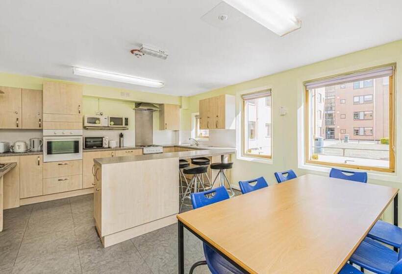 Vibrant Ensuite Rooms Hatfield Hostel