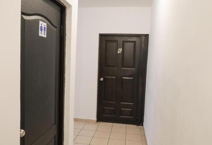 فندق صغير Antique Guest House Fundidora