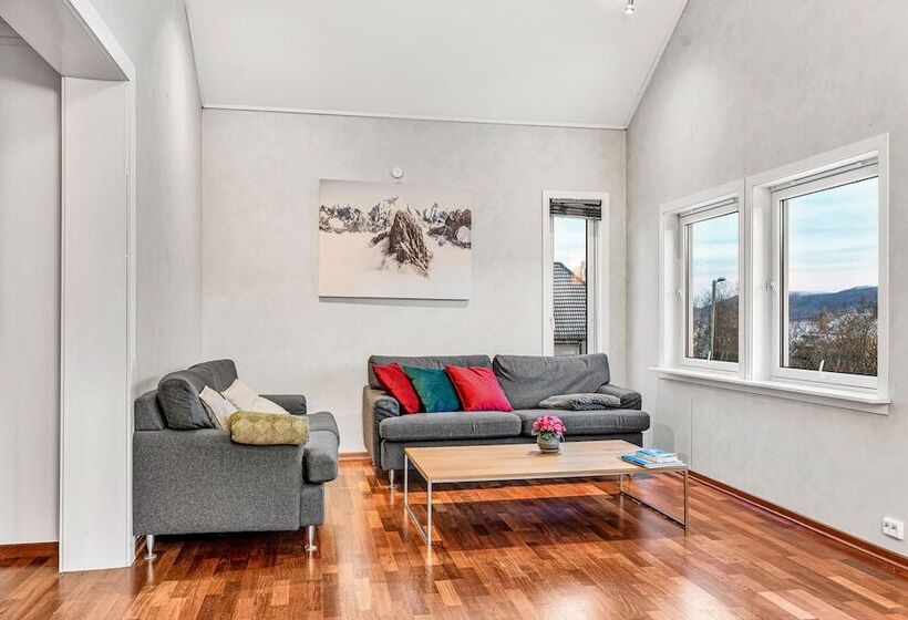 Auroras Friends Apartment   Hostel