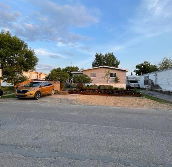 فندق صغير Lemon Tree Inn