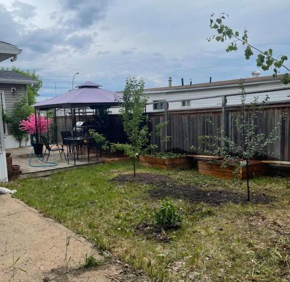 فندق صغير Lemon Tree Inn