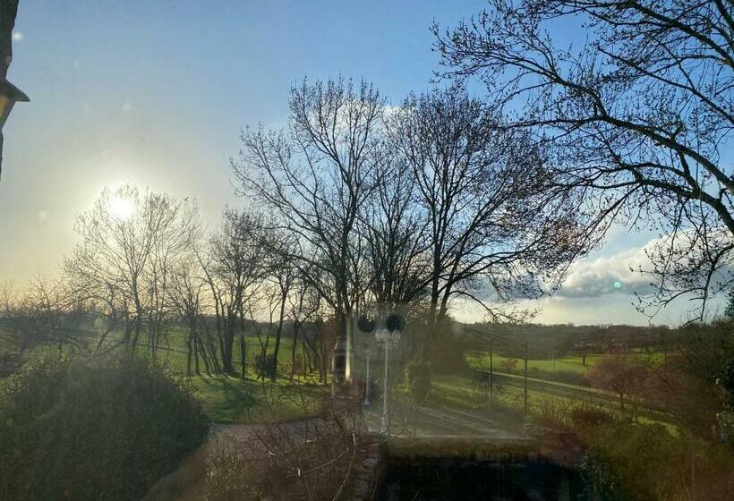 مبيت وإفطار Le Petit Bleu Chambre D Hôtes