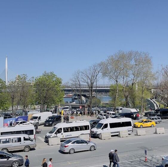 تختخواب و صبحانه Lumina Boutique