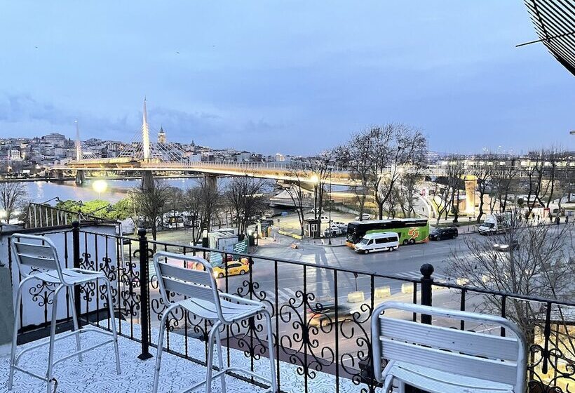 تختخواب و صبحانه Lumina Boutique