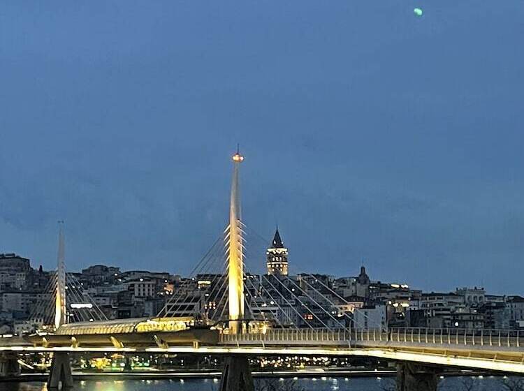 تختخواب و صبحانه Lumina Boutique