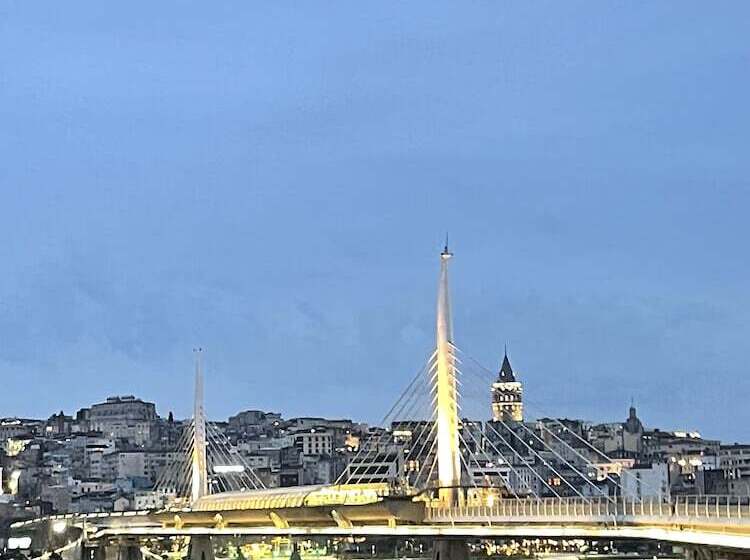 تختخواب و صبحانه Lumina Boutique