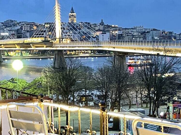 تختخواب و صبحانه Lumina Boutique