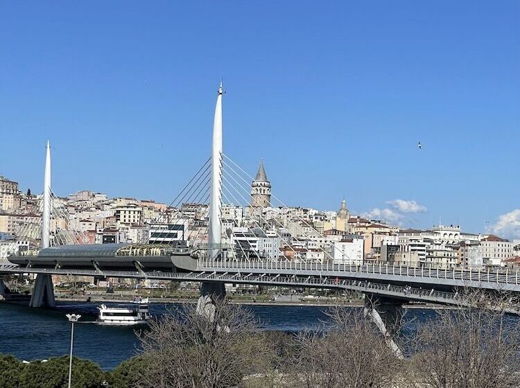 تختخواب و صبحانه Lumina Boutique