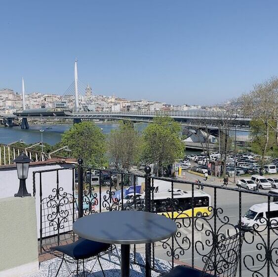 تختخواب و صبحانه Lumina Boutique