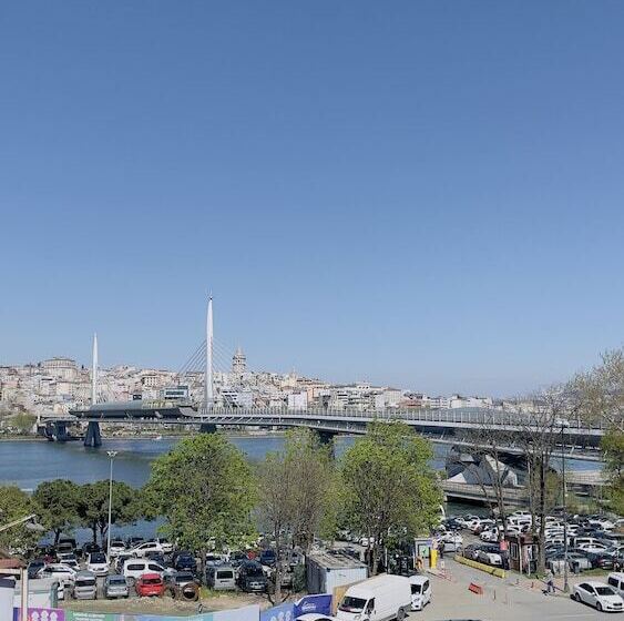 تختخواب و صبحانه Lumina Boutique