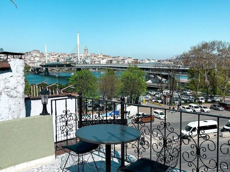 تختخواب و صبحانه Lumina Boutique