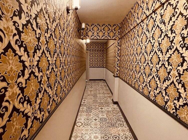 تختخواب و صبحانه Lumina Boutique