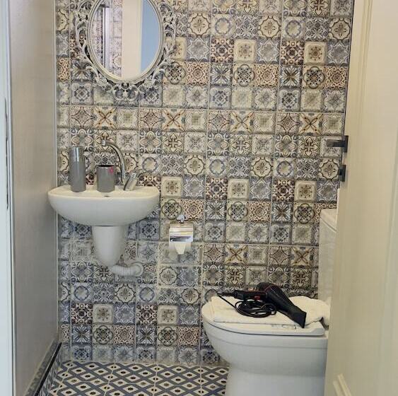 تختخواب و صبحانه Lumina Boutique