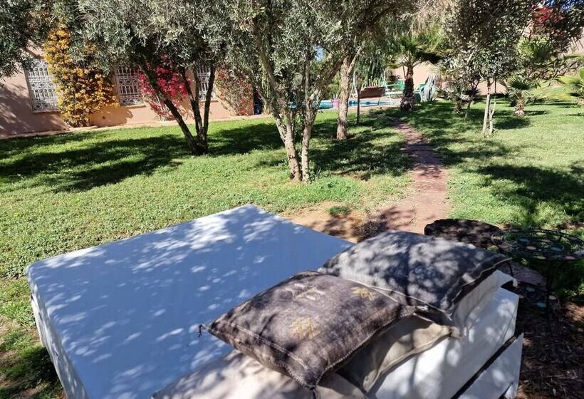 تختخواب و صبحانه Manzal Lahbab